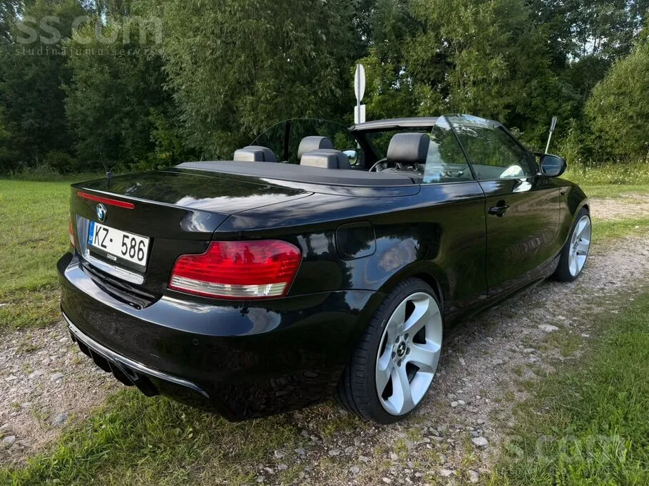 BMW E88 2010 photo 5