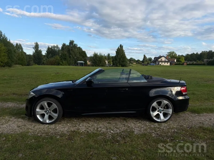 BMW E88 2010 photo 2