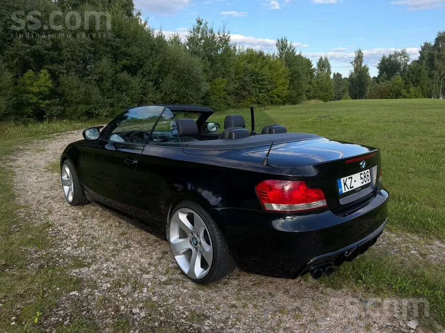 BMW E88 2010 photo 3