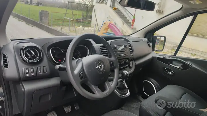 Opel Vivaro 2016 photo 2