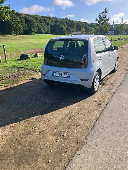 Volkswagen Up 2018 photo 2