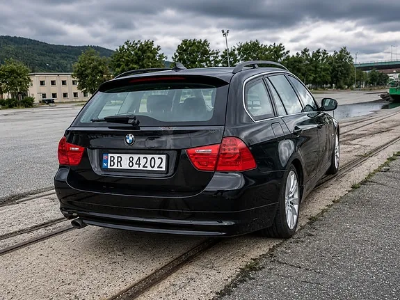 BMW 318D 2009 photo 4
