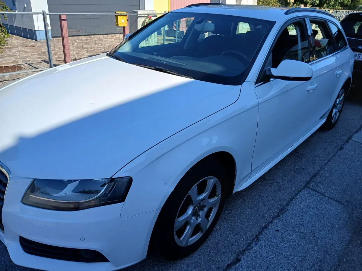 Audi A4 2009 photo 2