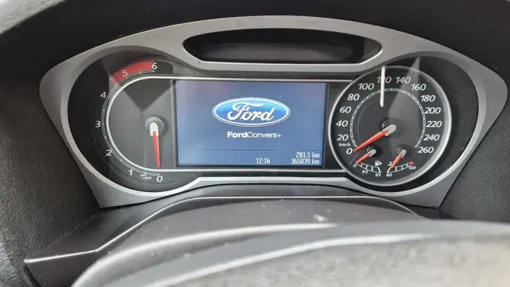 Ford Galaxy 2010 photo 3