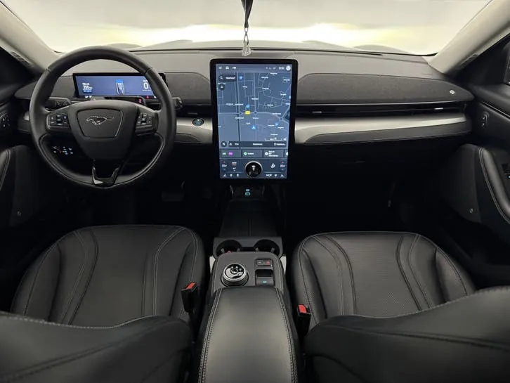 Ford Mustang 2021 photo 2