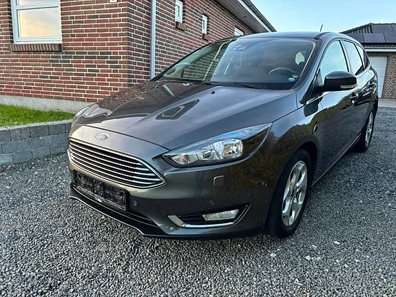Ford Focus 2018 photo 2