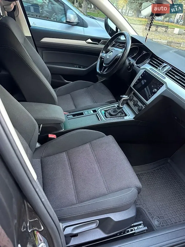 Volkswagen Passat 2019 photo 2