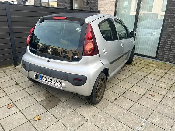 Peugeot 107 2012 photo 3