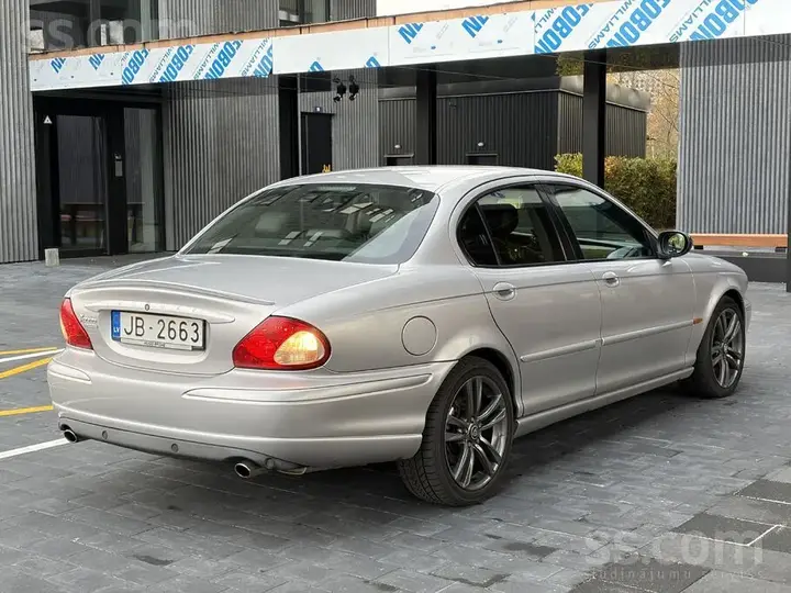 Jaguar X-Type