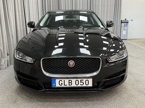 Jaguar Xe 2016 photo 5