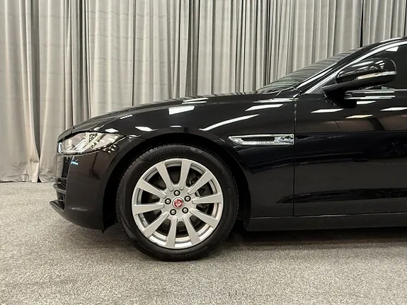 Jaguar Xe 2016 photo 4