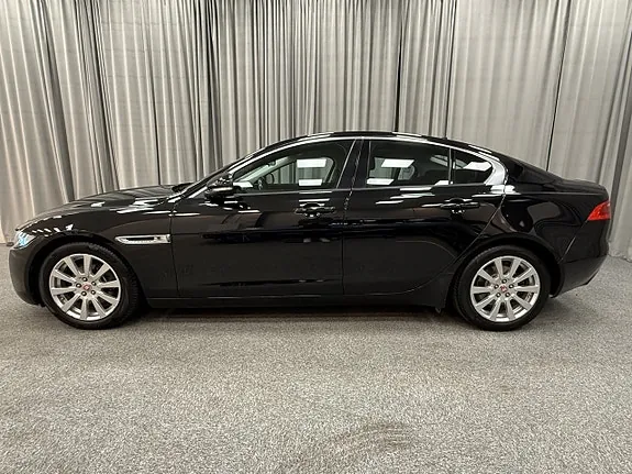 Jaguar Xe 2016 photo 2