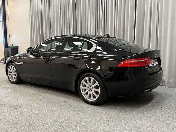 Jaguar Xe 2016 photo 3