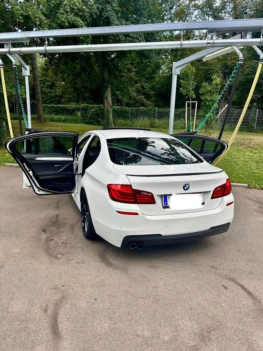 BMW 5 Series 2012 photo 2