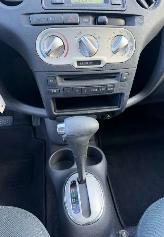 Toyota Yaris 2004 photo 3