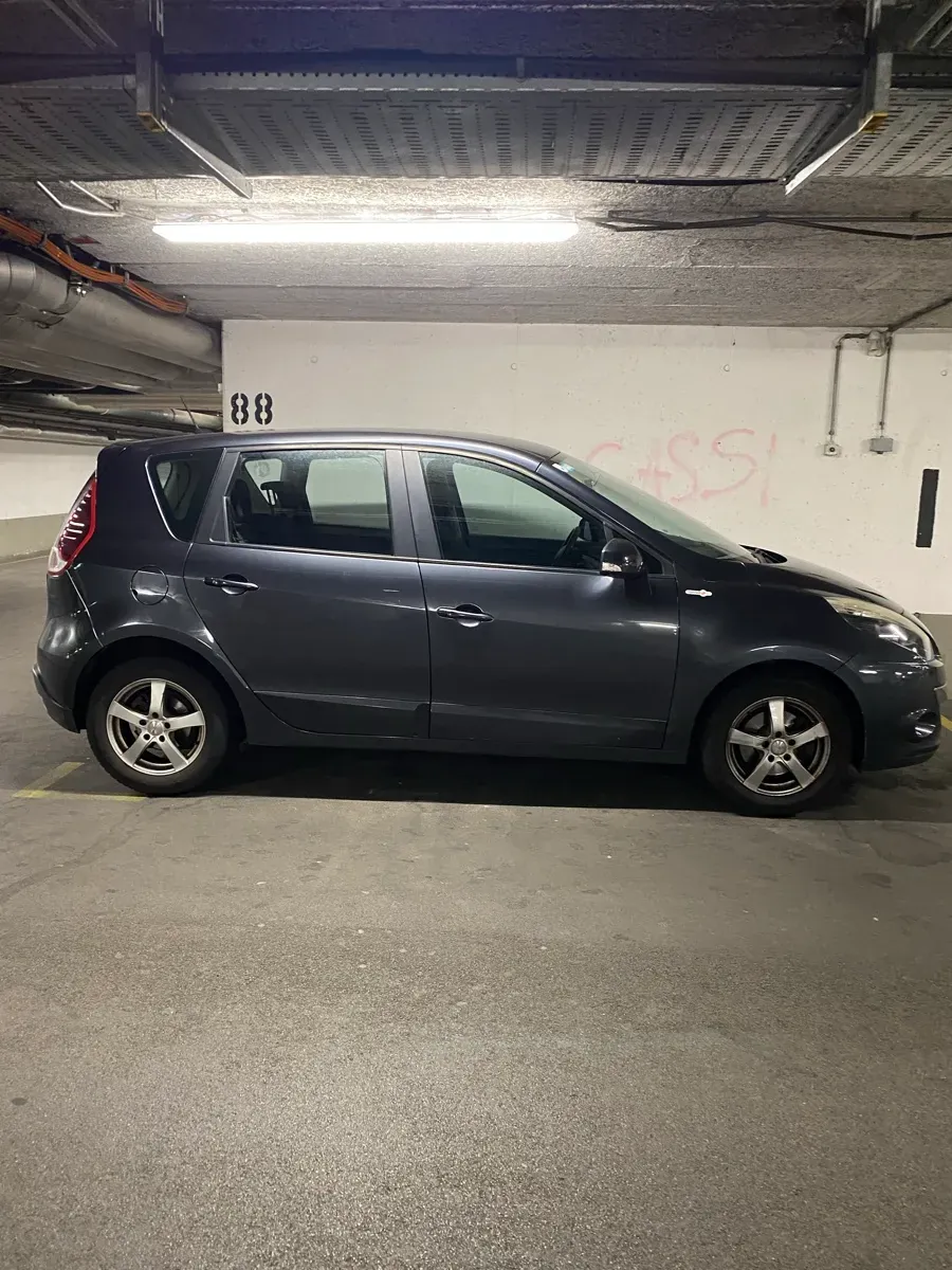 Renault Scenic 2011 photo 3