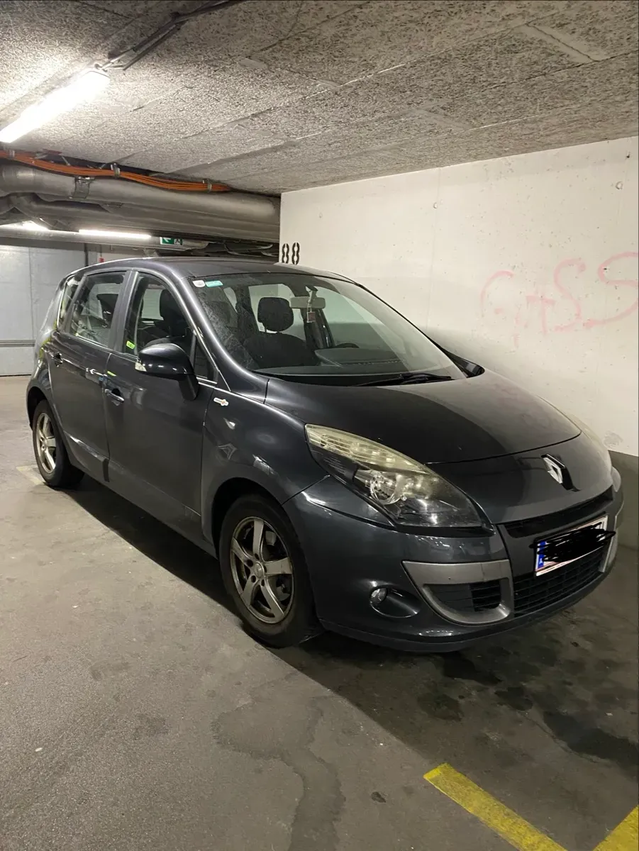 Renault Scenic 2011 photo 2