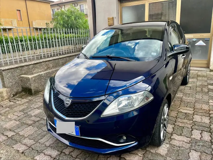 Lancia Ypsilon