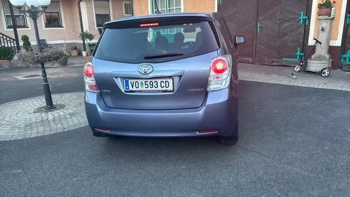 Toyota Verso 2010 photo 2
