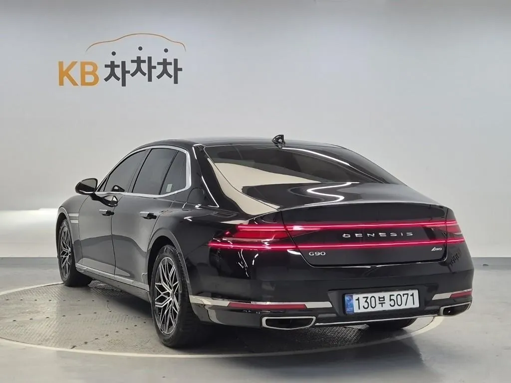 Genesis G90 2022 photo 2