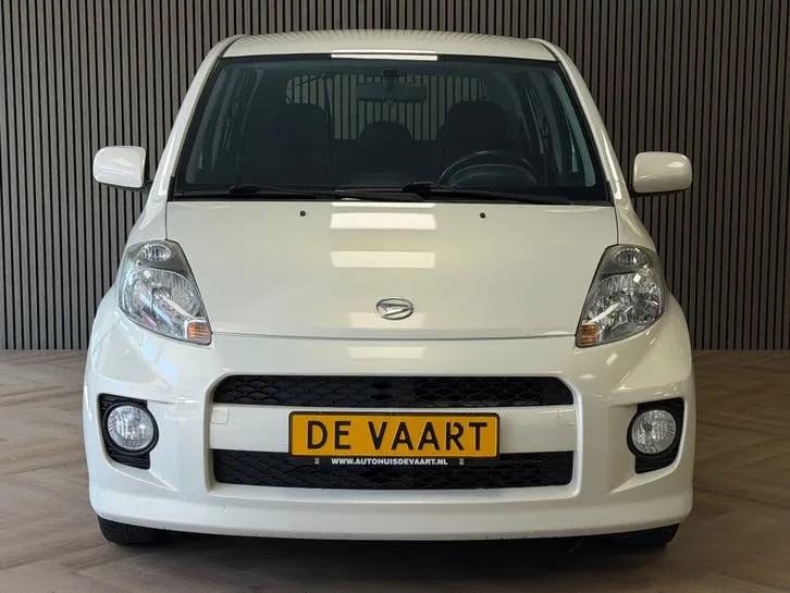 Daihatsu Sirion 2011 photo 2
