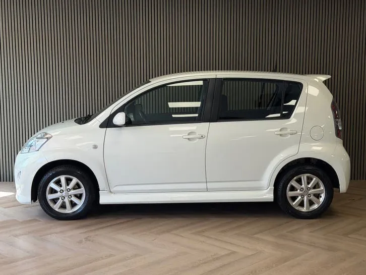 Daihatsu Sirion 2011 photo 3