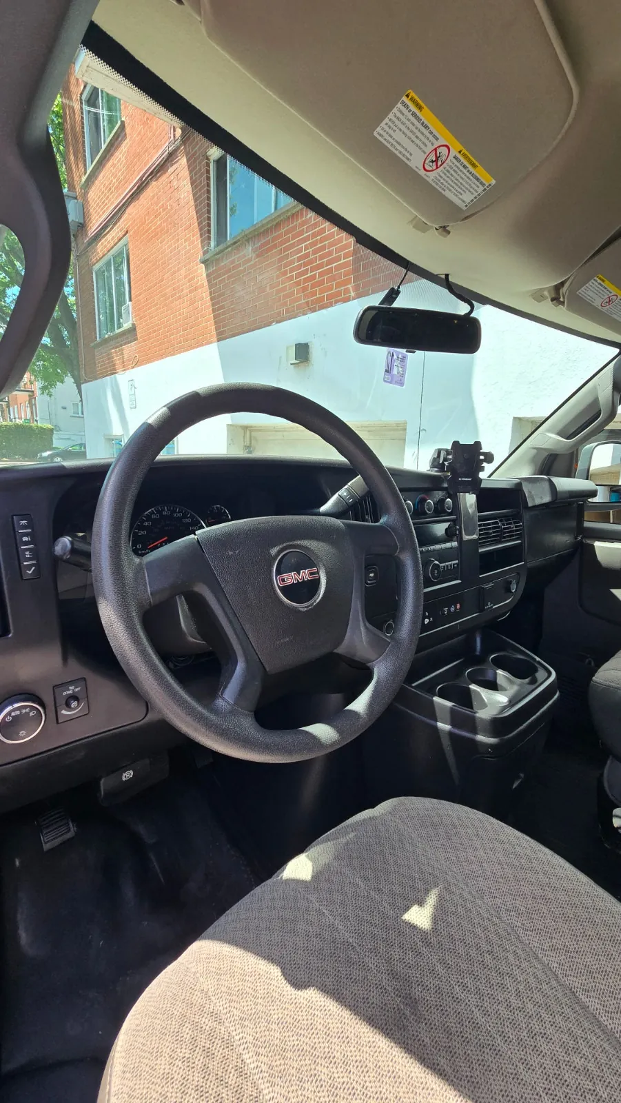 GMC Savana 2019 photo 2