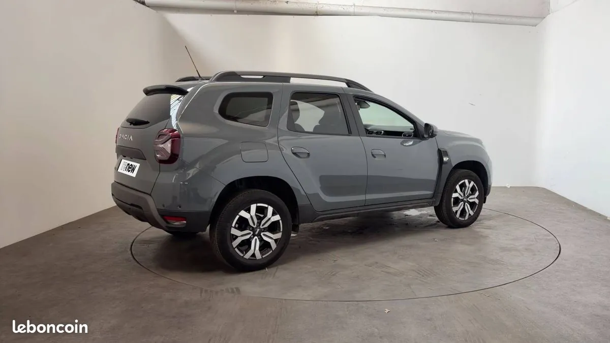 Dacia Duster 2023 photo 2