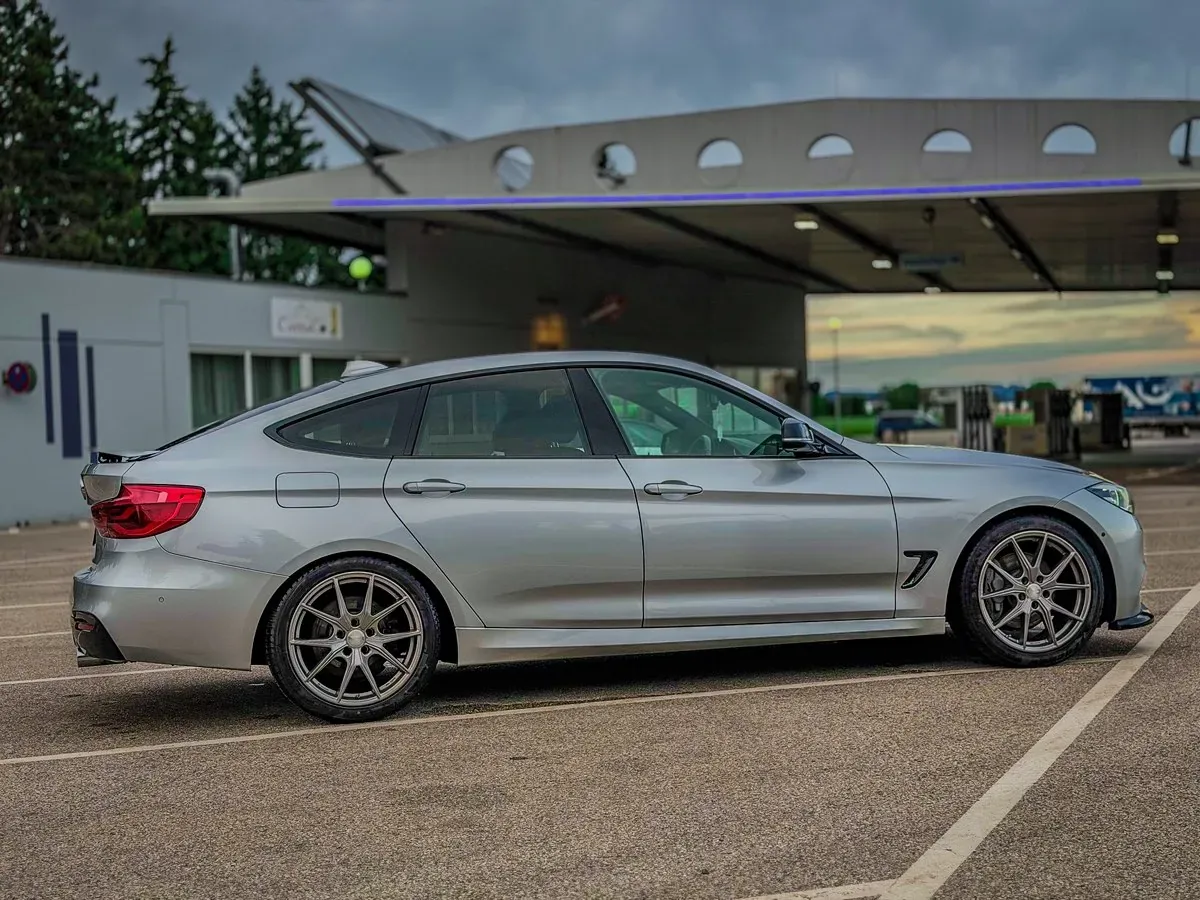 BMW 3 Series 2017 photo 2