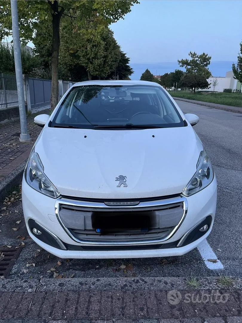 Peugeot 208 2016 photo 2