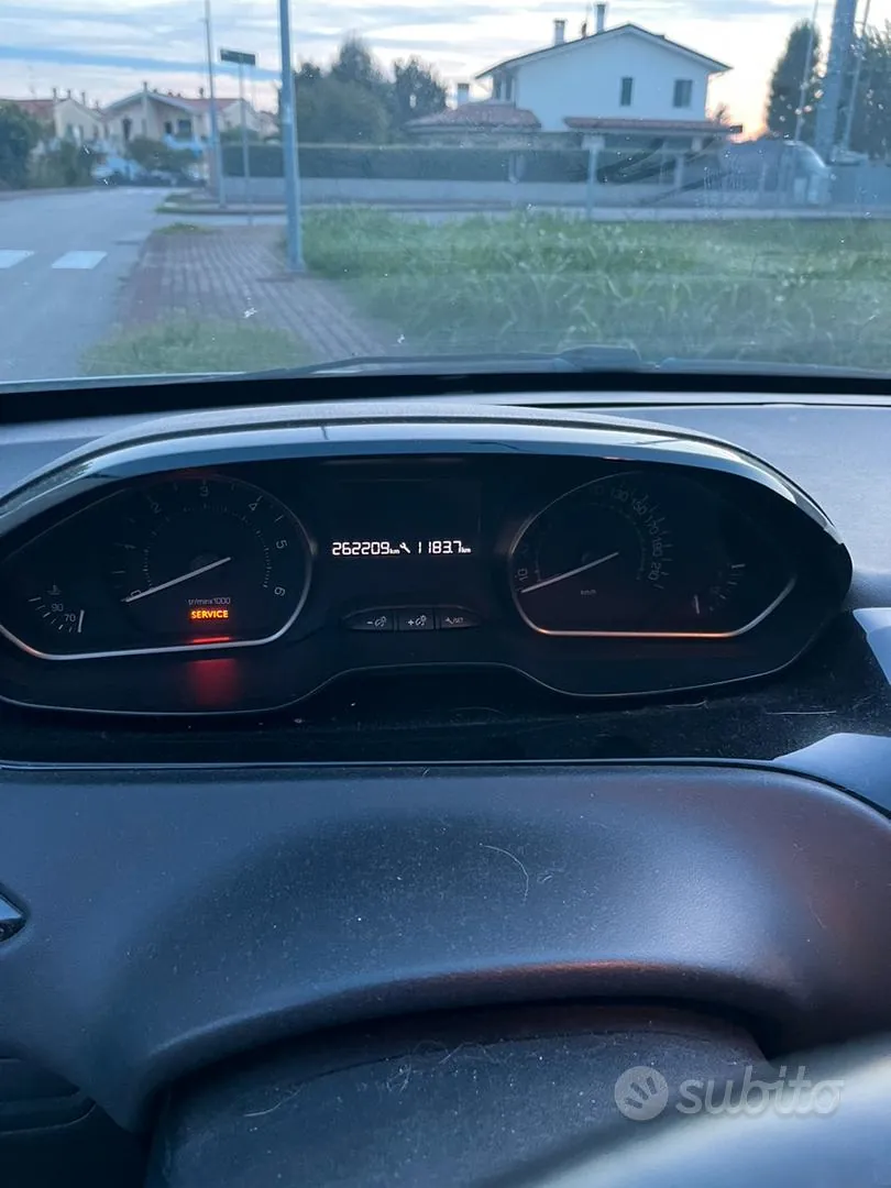 Peugeot 208 2016 photo 5