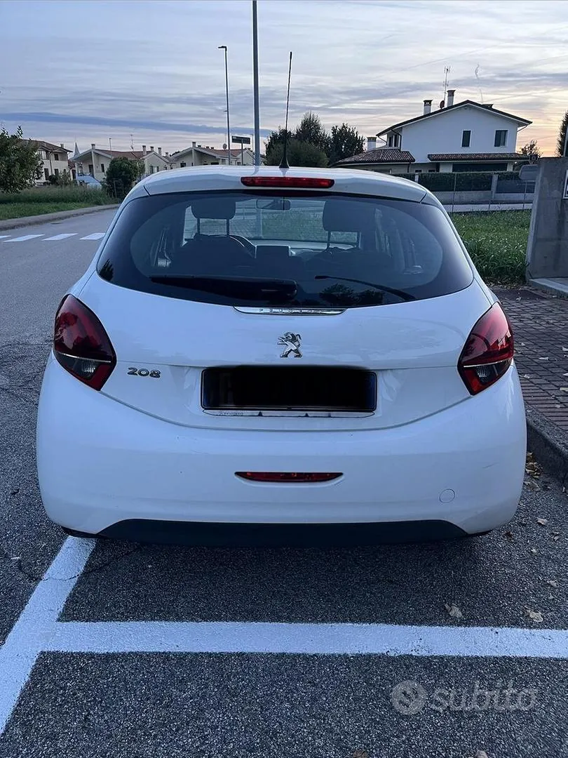 Peugeot 208 2016 photo 4