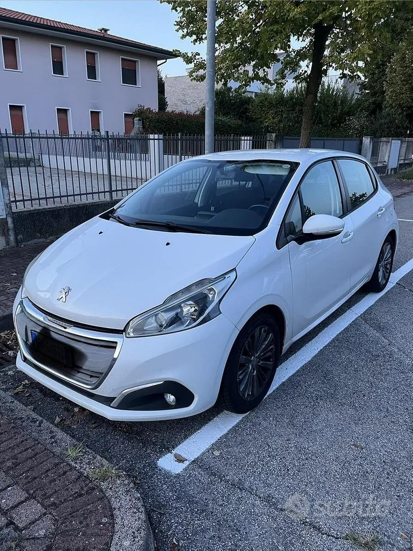 Peugeot 208 2016 photo 3