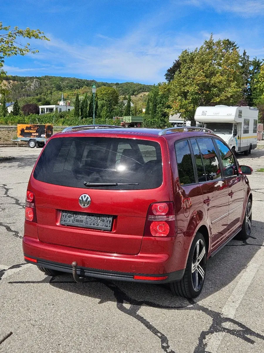 Volkswagen Touran 2008 photo 3