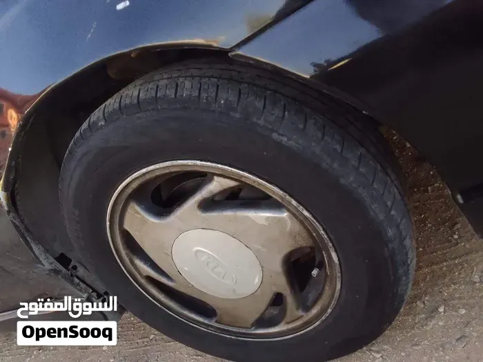 Kia Spectra 2000 photo 4