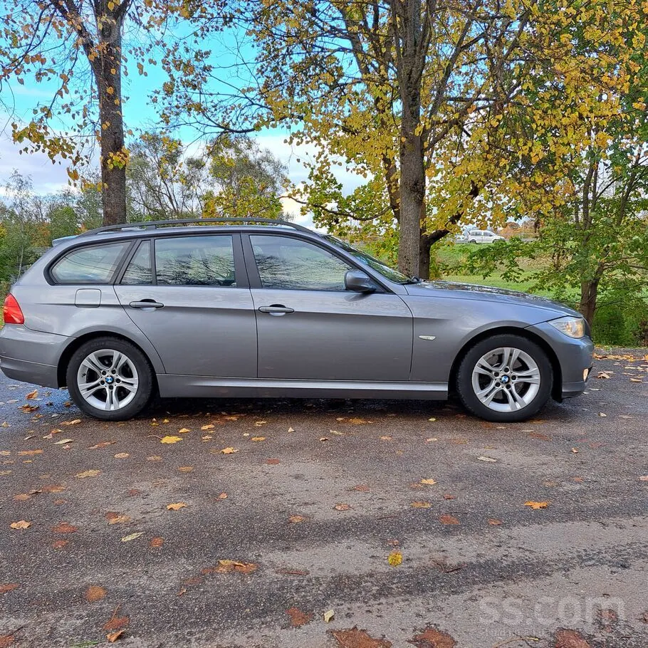 BMW 318 2009 photo 5