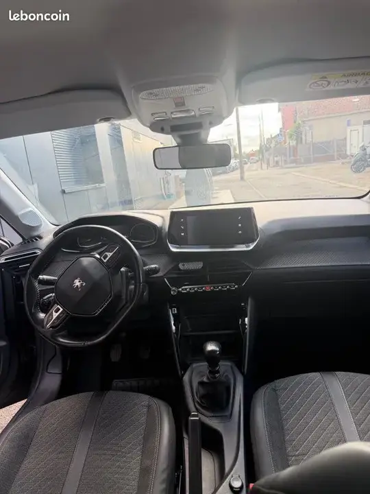 Peugeot 208 2021 photo 3