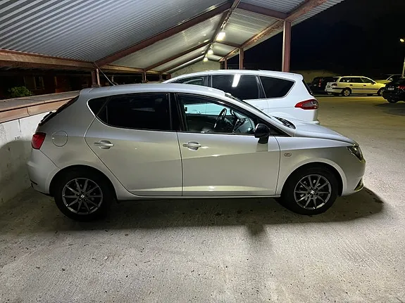 Seat Ibiza 2016 photo 2