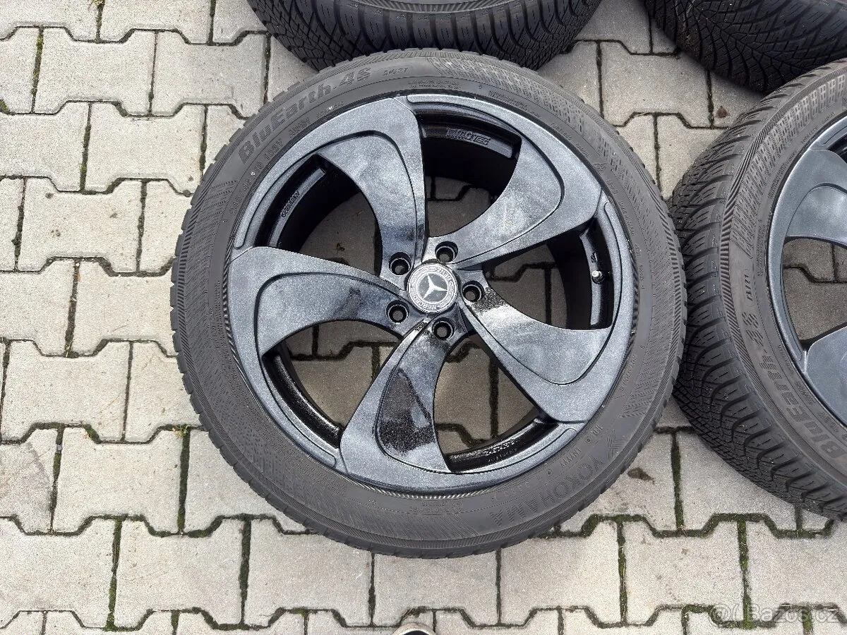 Mercedes-Benz V-Class photo 2