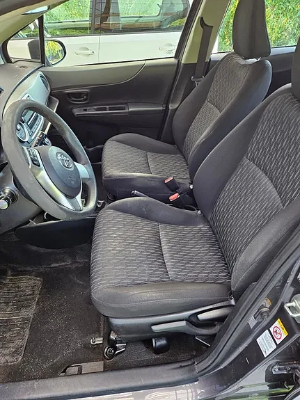 Toyota Yaris 2013 photo 4