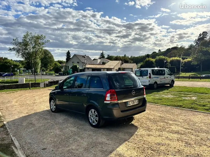 Opel Zafira 2012 photo 2