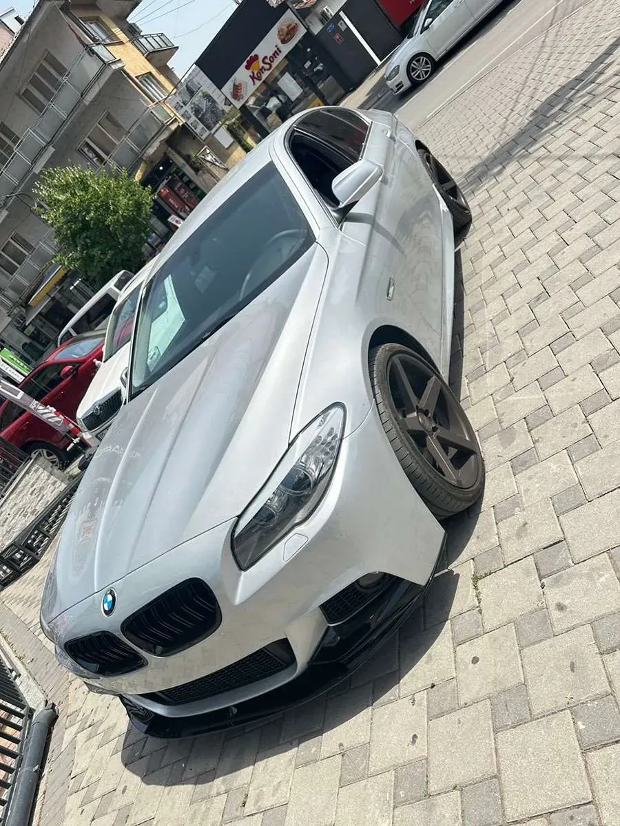 BMW 5 Series 2012 photo 2