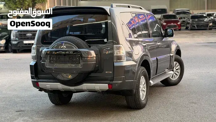 Mitsubishi Pajero 2012 photo 2