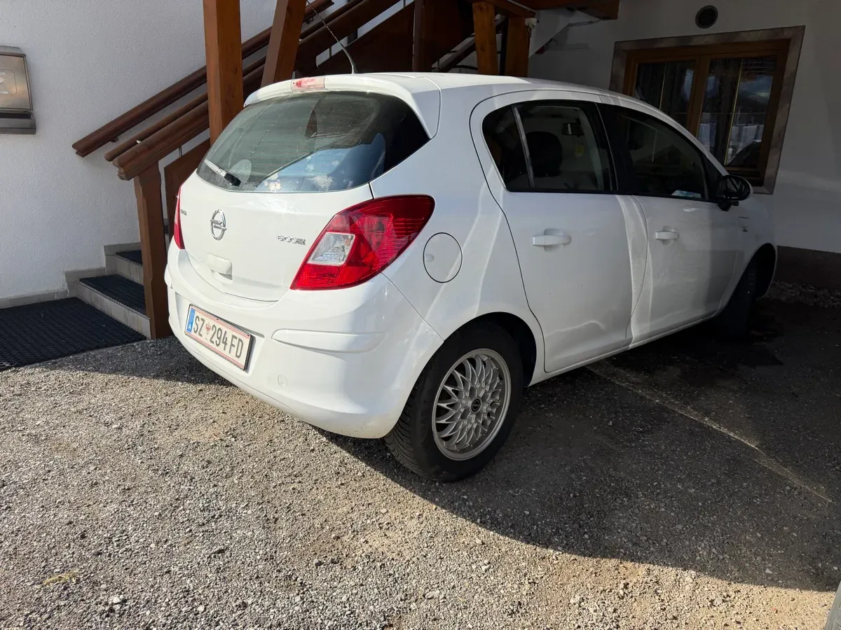 Opel Corsa 2012 photo 3