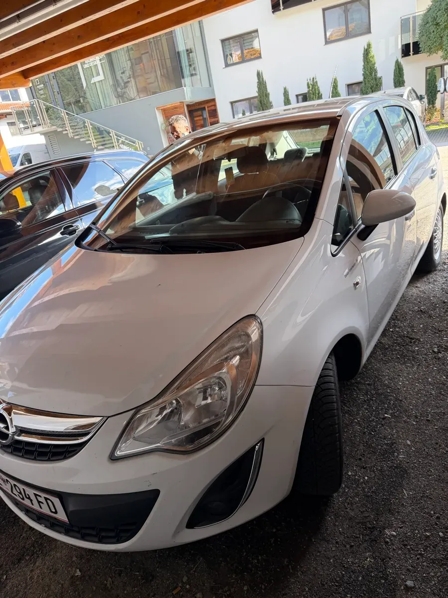 Opel Corsa 2012 photo 2