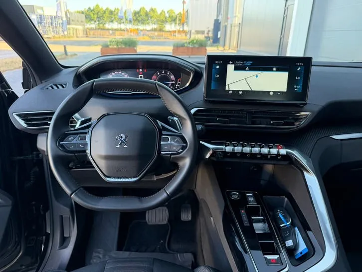 Peugeot 5008 2023 photo 2