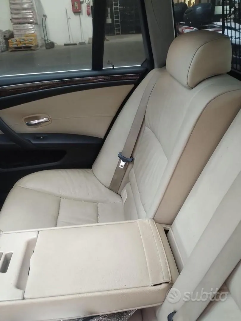 BMW 530D Touring 2009 photo 2