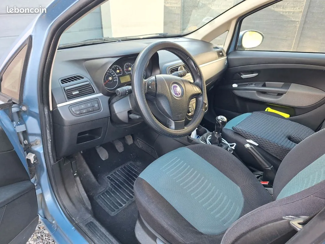 Fiat Grande Punto 2007 photo 2