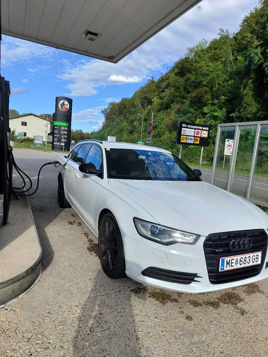 Audi A6 2012 photo 2
