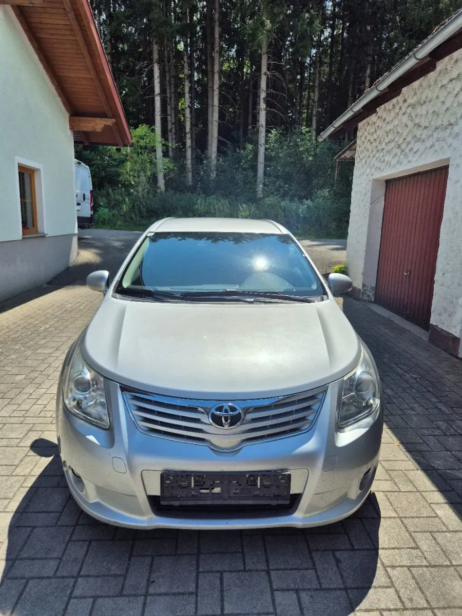 Toyota Avensis 2012 photo 3